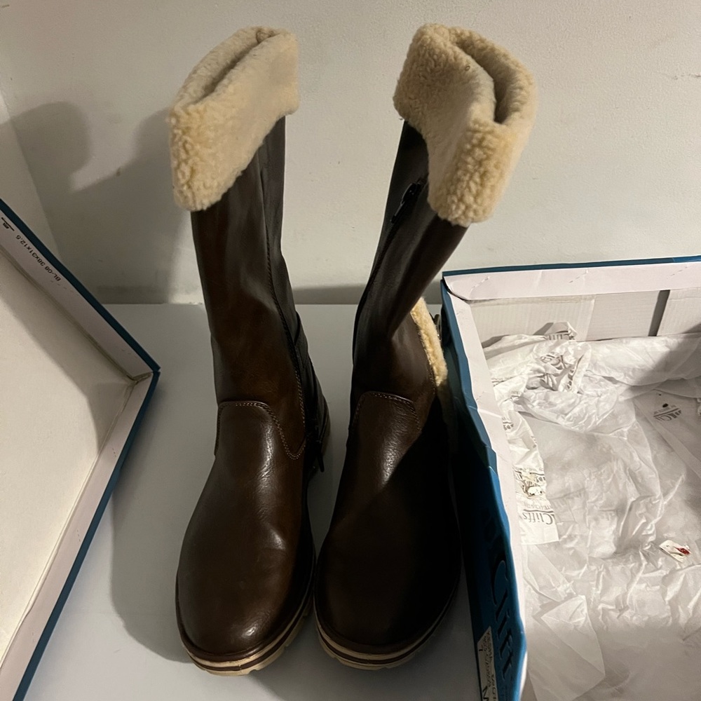 Cliffs boots my sister is selling
